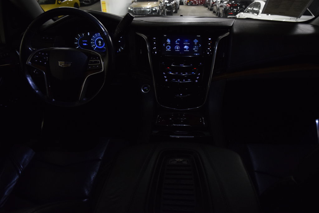 Used 2018 Cadillac Escalade ESV Luxury RWD image 20
