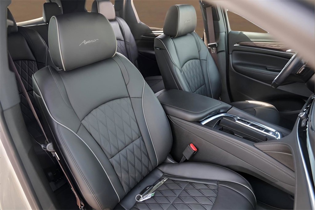 Used 2024 Buick Enclave Avenir w/ Avenir Technology Package image 32