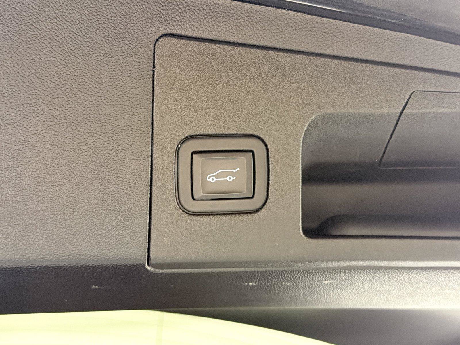 Certified 2023 Cadillac XT5 Premium Luxury w/ LPO, Floor Liner Package FWD image 17