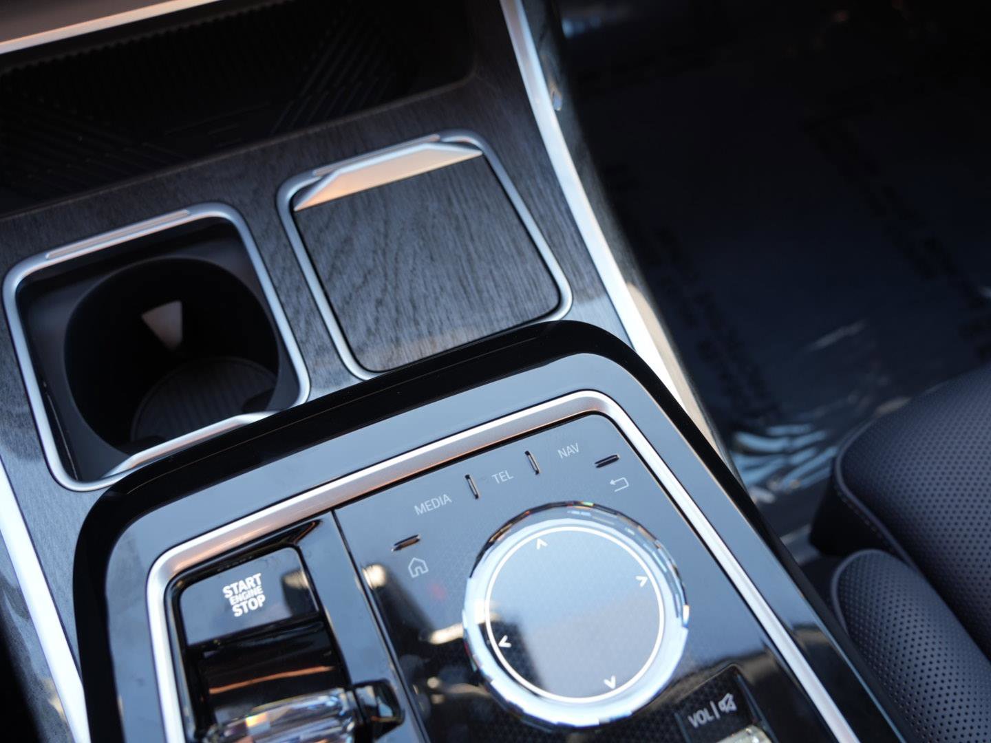 Used 2025 BMW 760i xDrive w/ Executive Package image 8