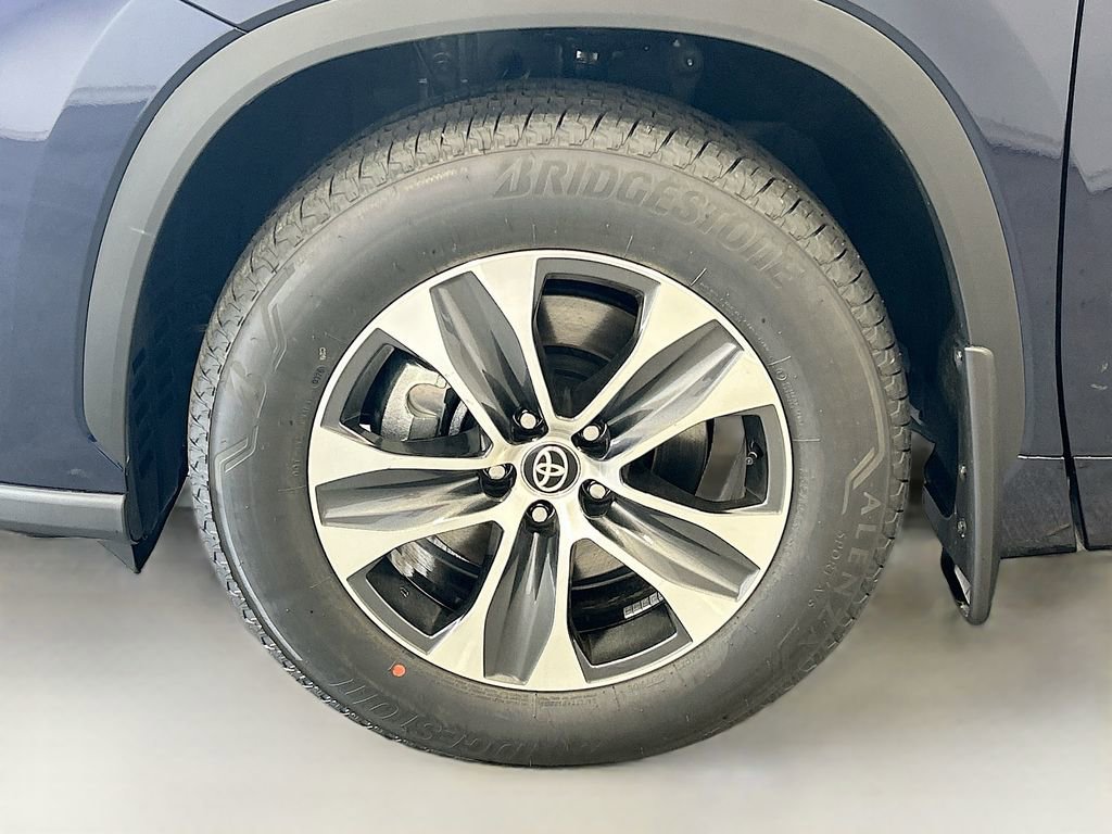 New 2026 Toyota Highlander XLE image 8