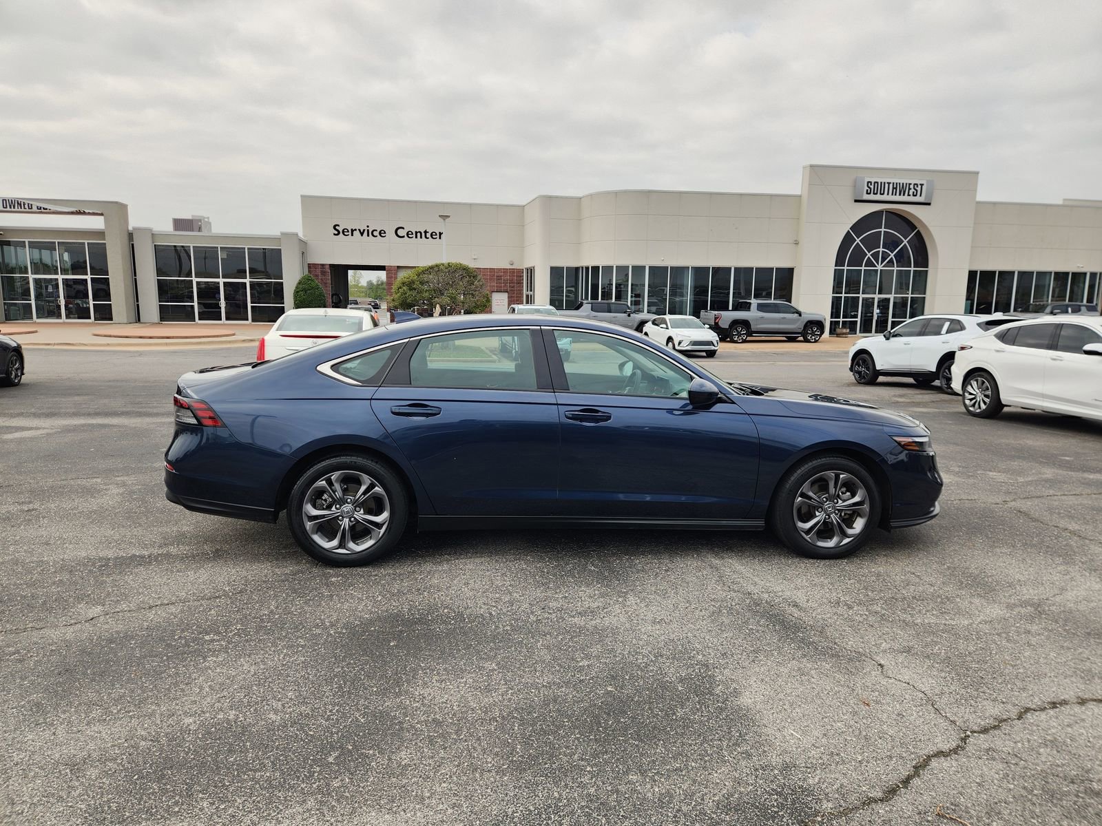 Used 2024 Honda Accord EX image 7