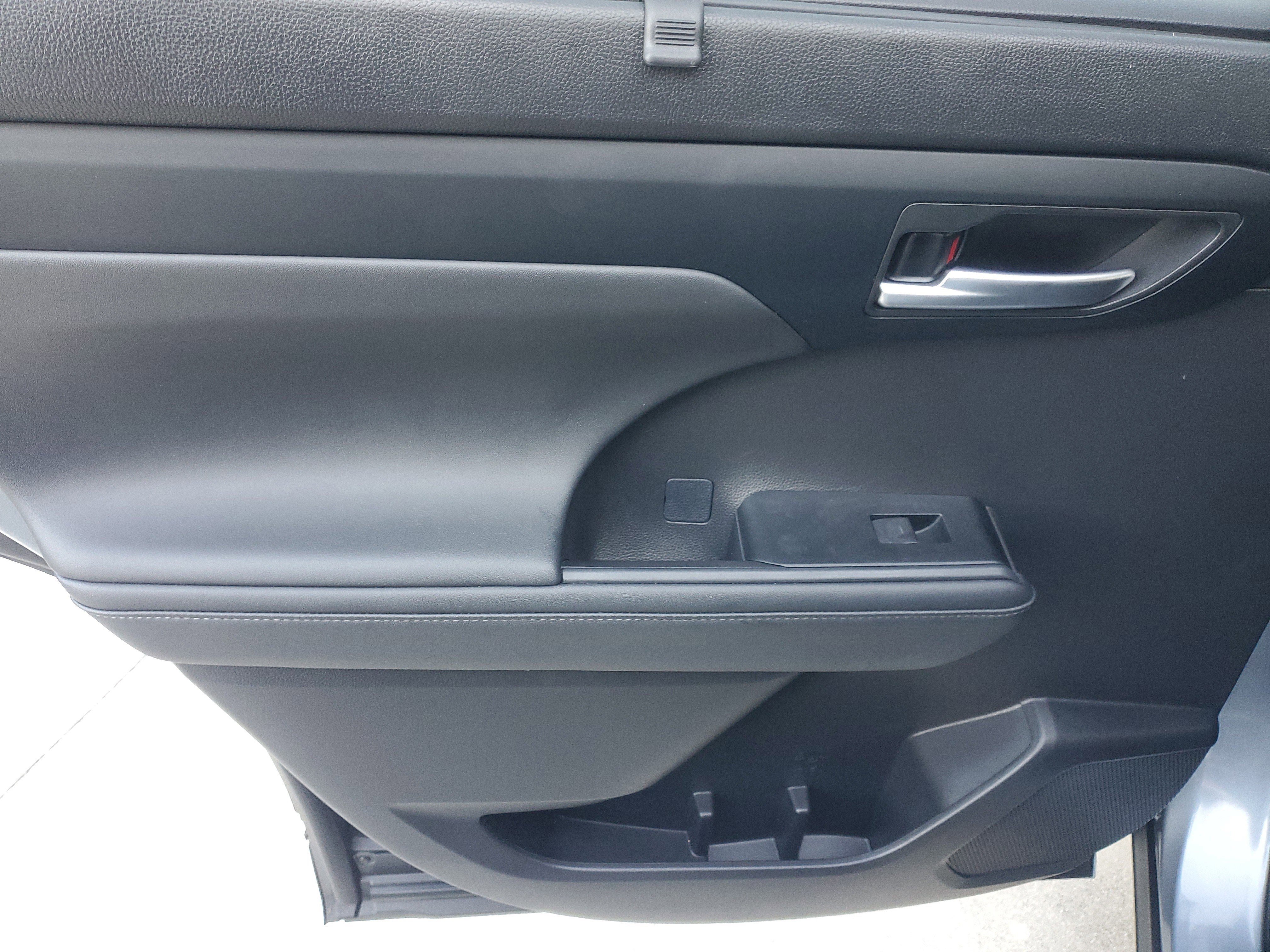 Used 2024 Toyota Highlander XLE image 12