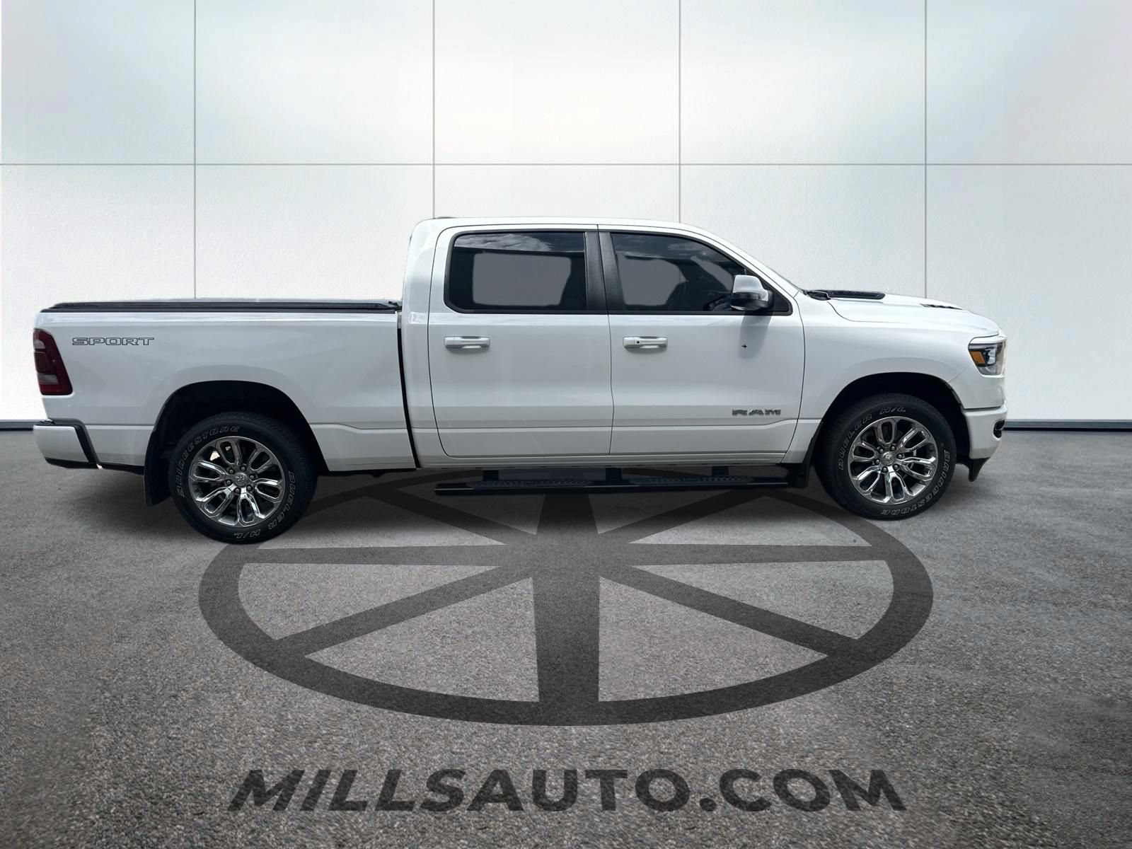 Used 2023 RAM 1500 Laramie AWD/4WD image 3