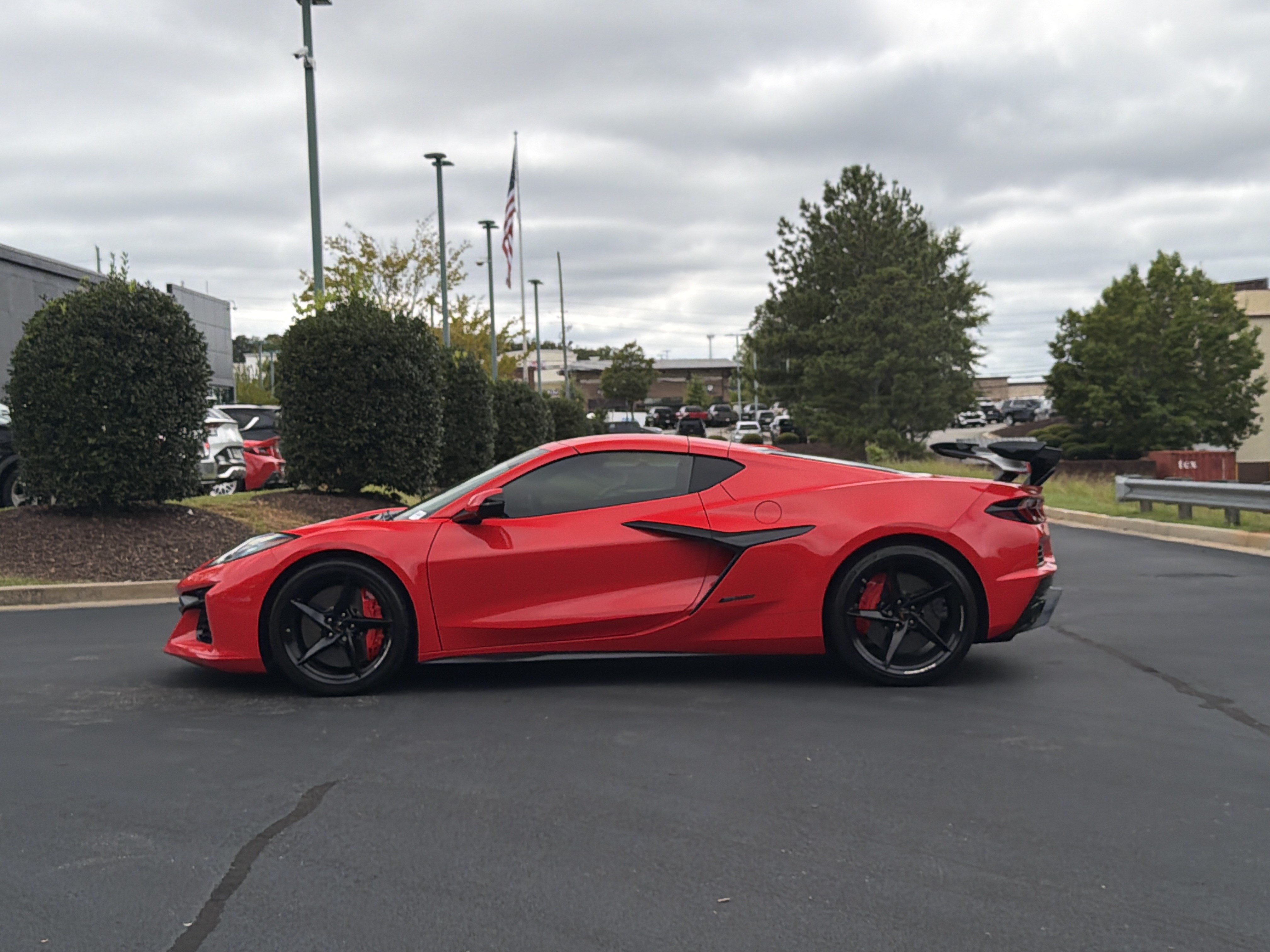 Used 2025 Chevrolet Corvette E-Ray w/ Stealth Interior Trim Package AWD/4WD image 12