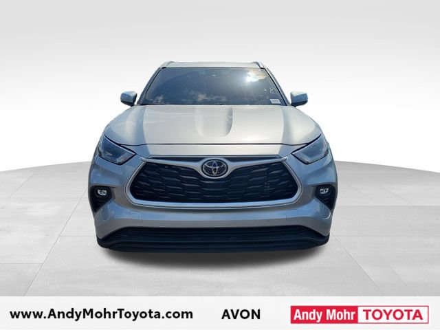 Used 2022 Toyota Highlander XLE FWD image 3