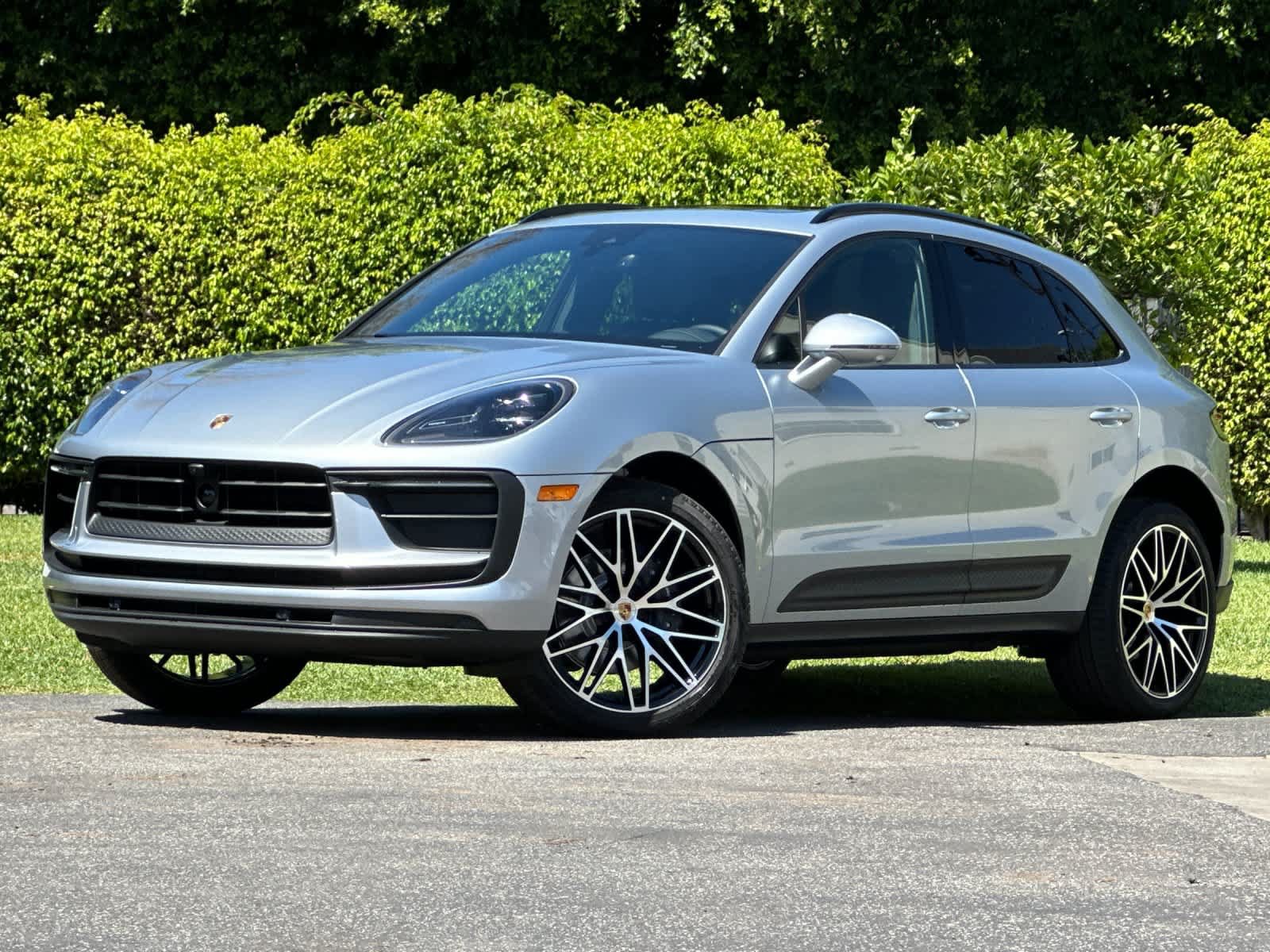 New 2026 Porsche Macan AWD/4WD image 1