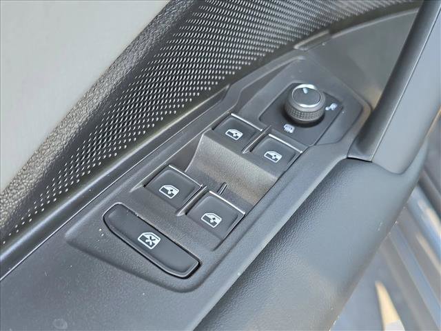 New 2026 Volkswagen Tiguan SE FWD image 9