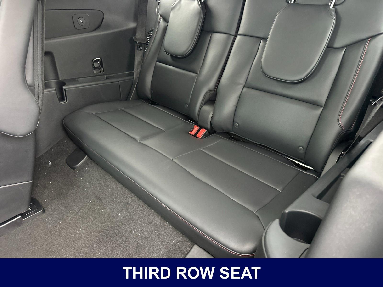 New 2025 Ford Explorer ST-Line w/ Premium Package RWD image 17