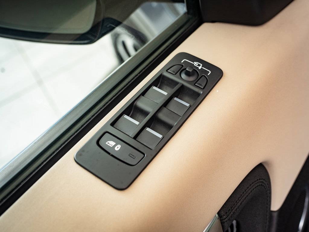 Used 2022 Land Rover Discovery Sport SE image 21