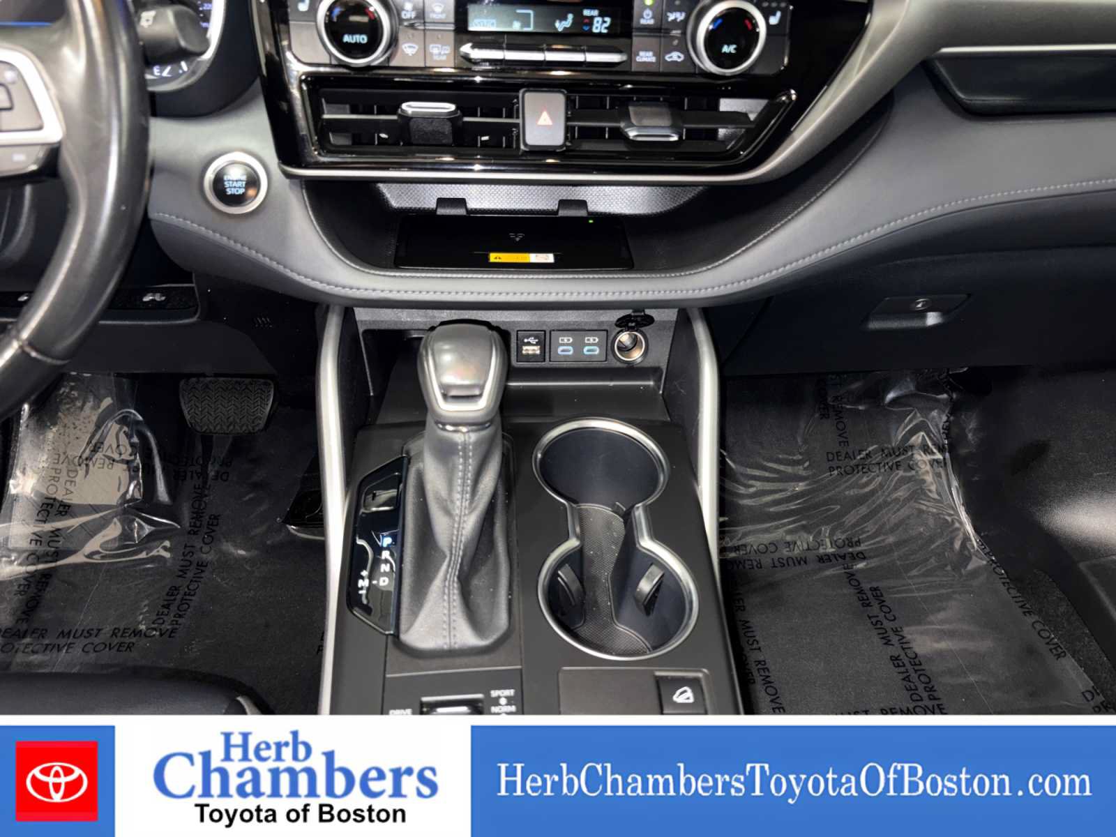 Used 2024 Toyota Highlander XLE AWD/4WD image 15