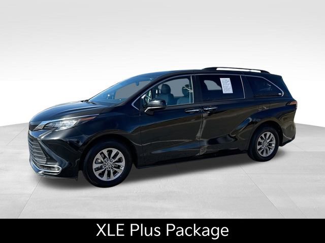 Used 2022 Toyota Sienna XLE w/ XLE Plus Package image 1
