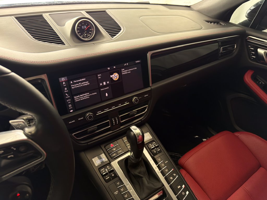 Certified 2021 Porsche Macan S AWD/4WD image 17
