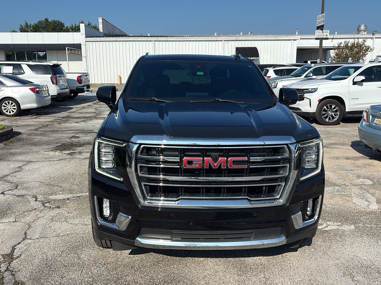 Used 2023 GMC Yukon SLT RWD image 2