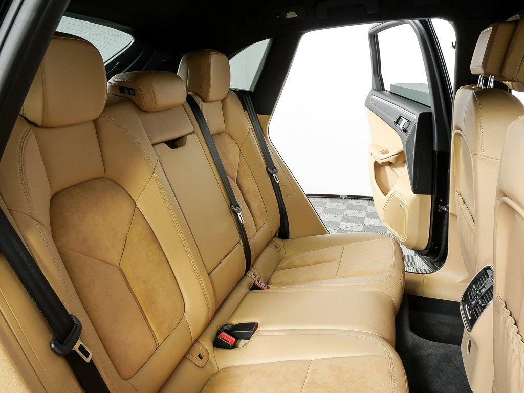 Used 2017 Porsche Macan AWD image 21