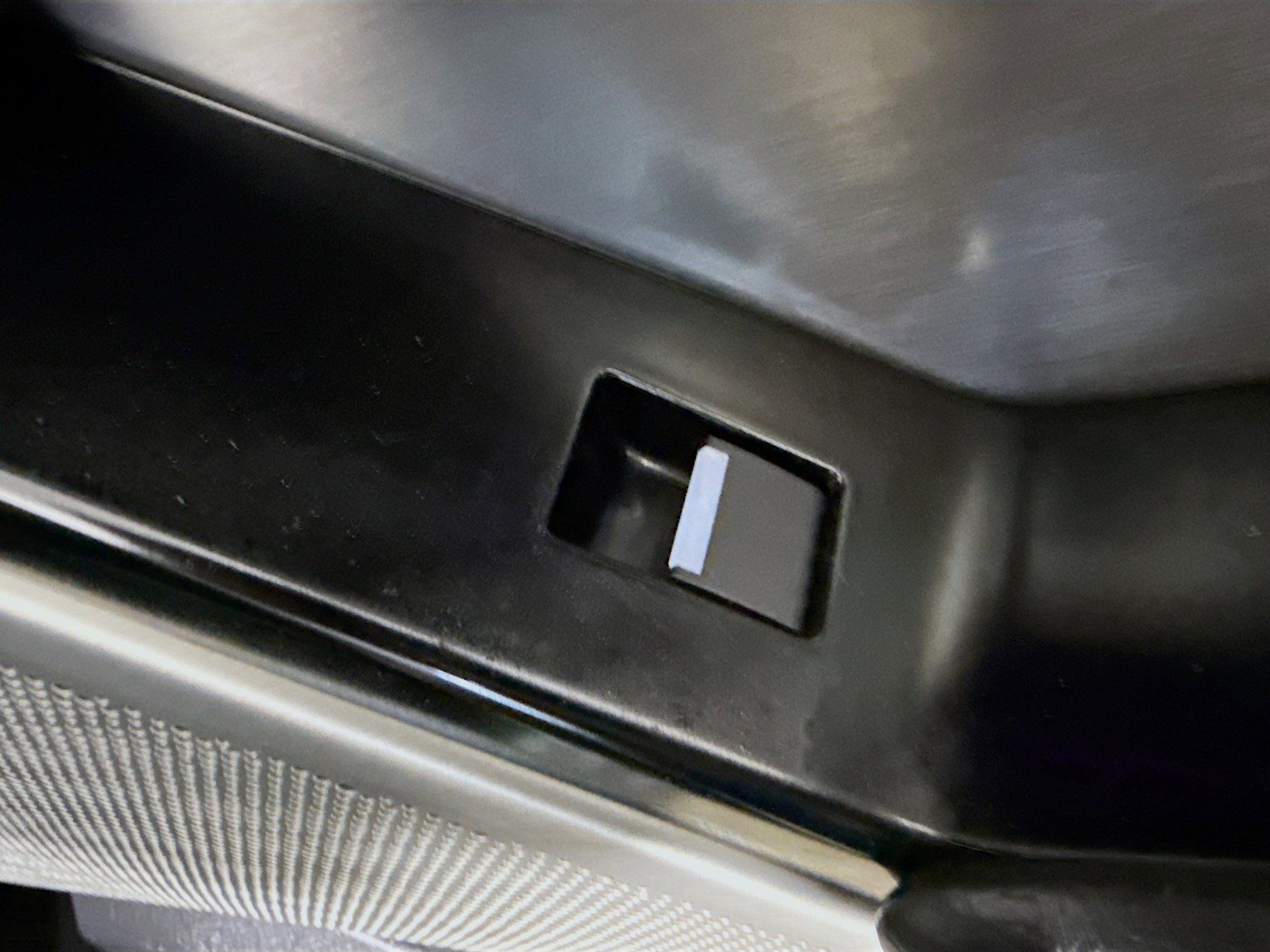 Used 2018 Land Rover Range Rover Velar R-Dynamic SE image 31