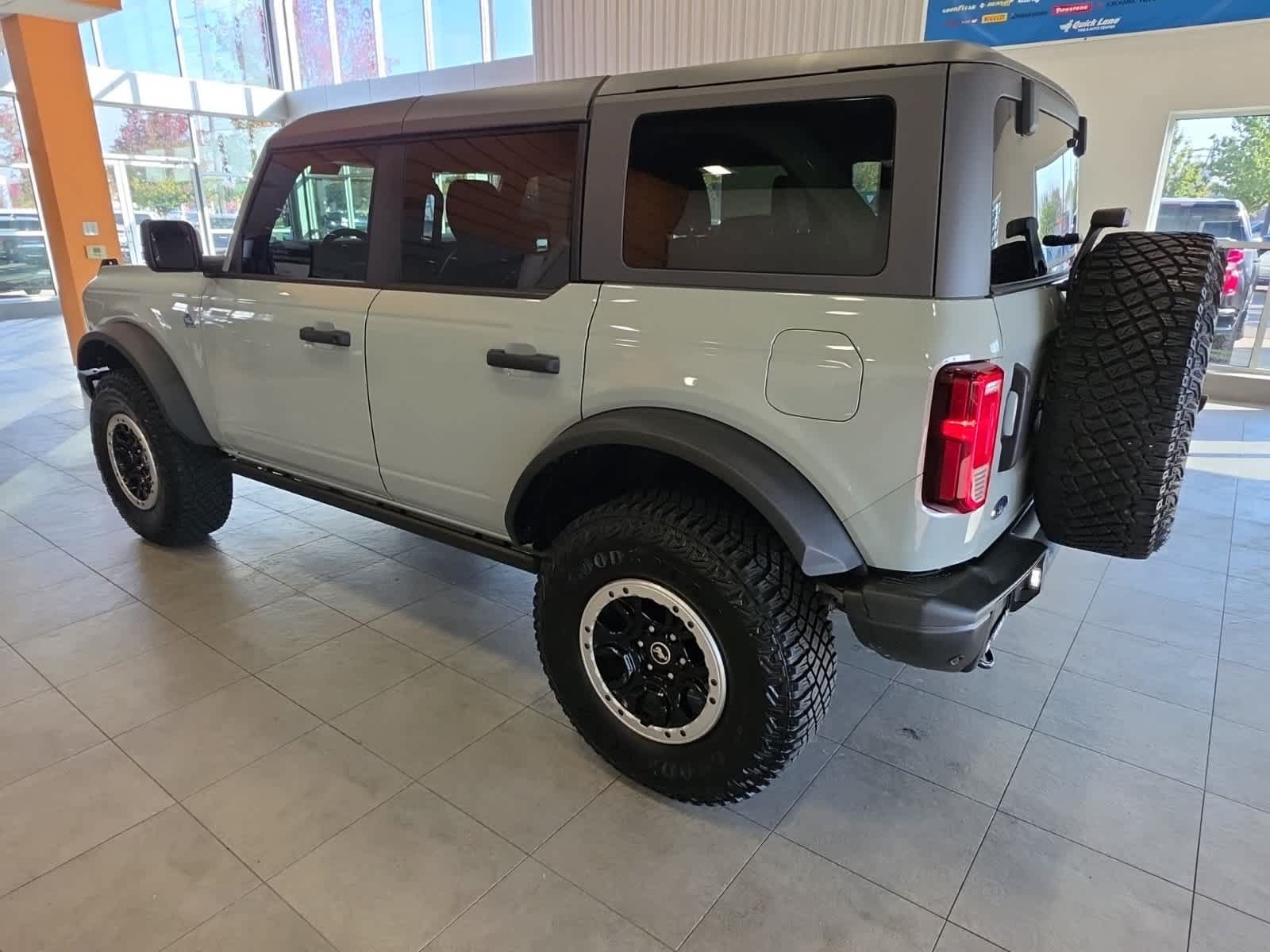 Used 2022 Ford Bronco Black Diamond w/ Sasquatch Package AWD/4WD image 11