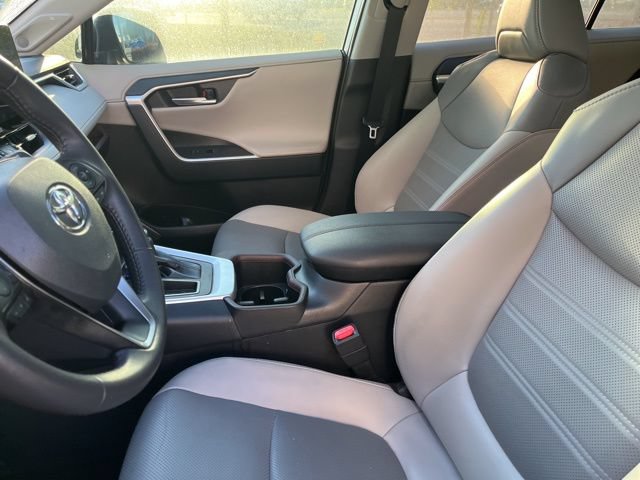 Used 2025 Toyota RAV4 Limited FWD image 9