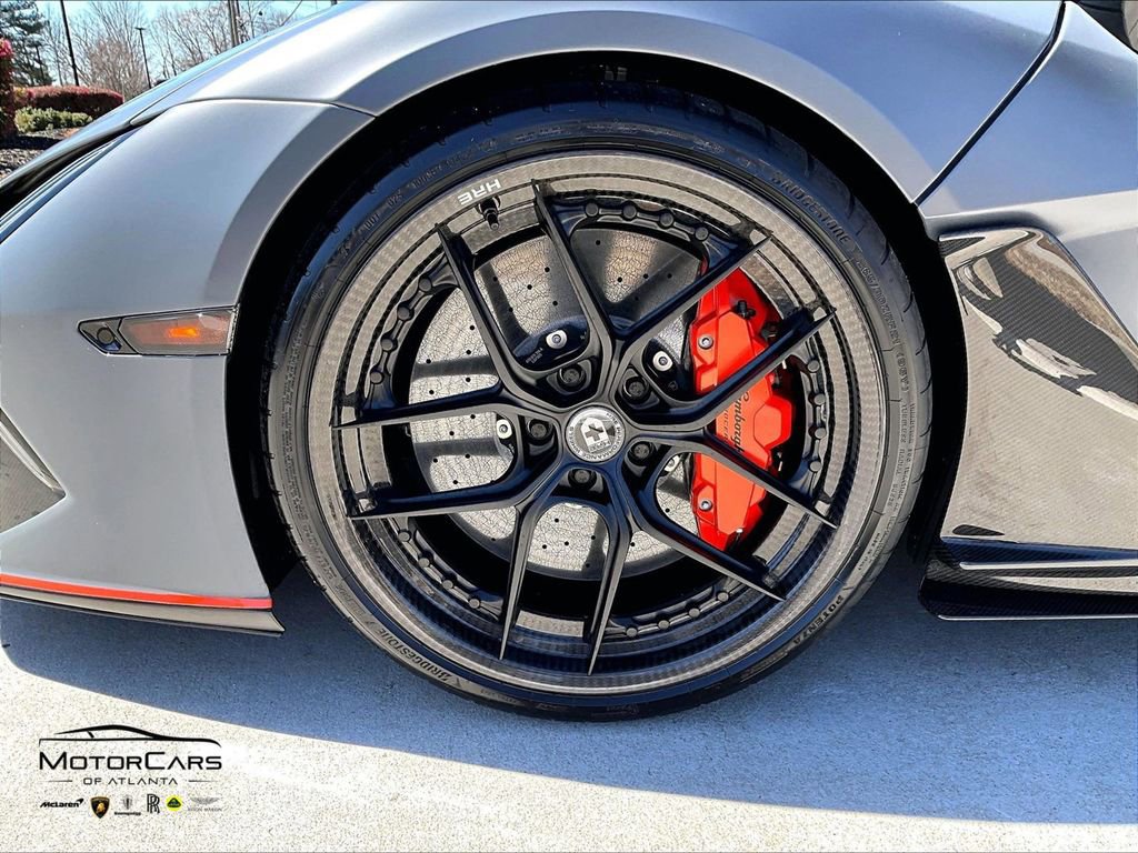 Used 2025 Lamborghini Revuelto image 7