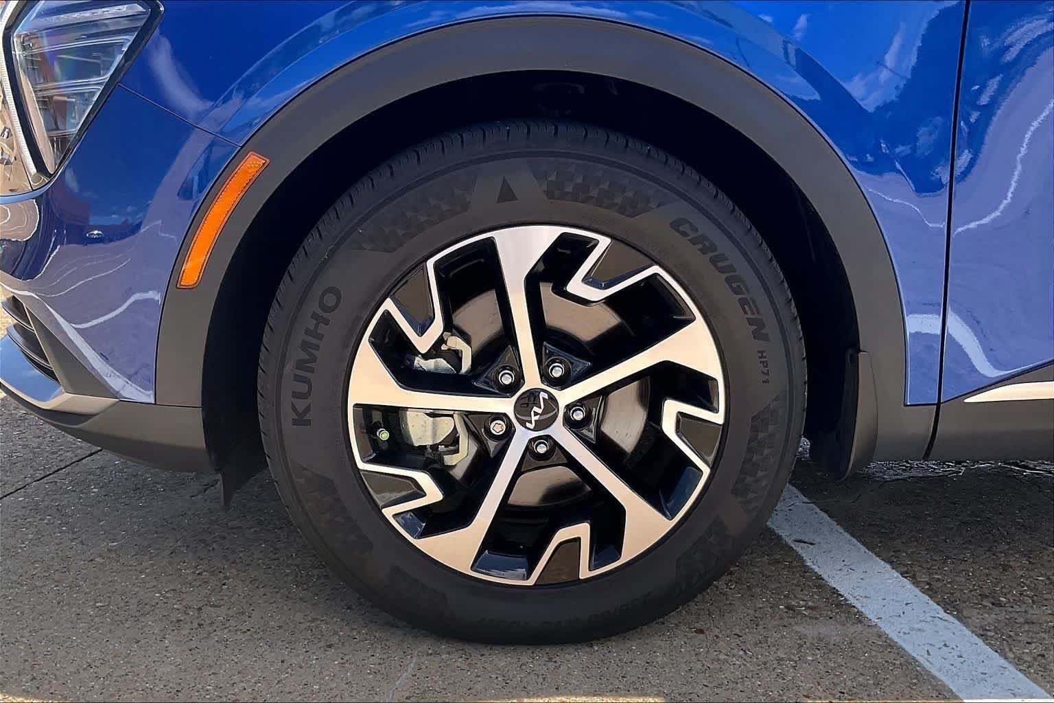 Certified 2025 Kia Sportage EX w/ Premium Package FWD image 7