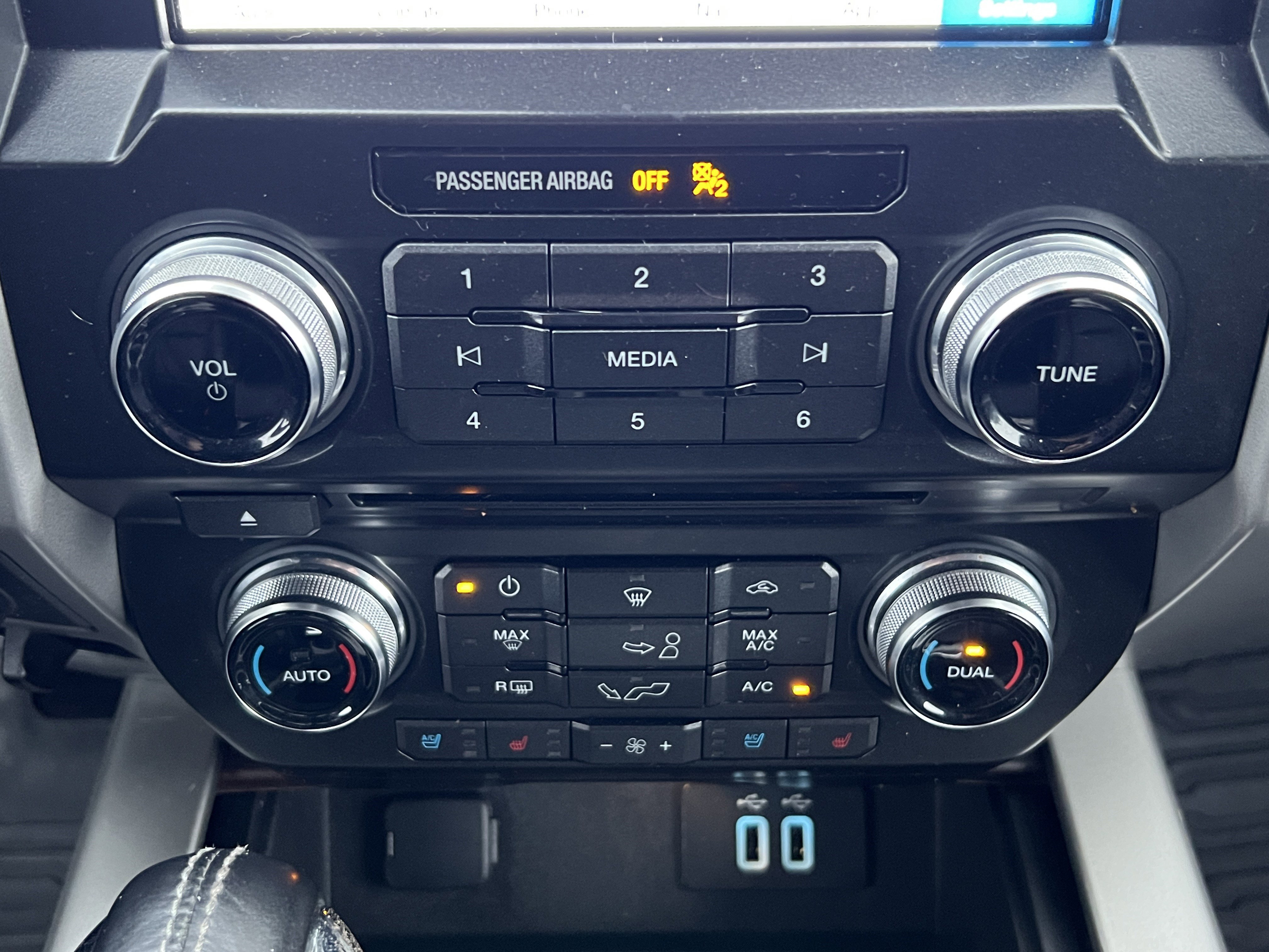 Used 2016 Ford F150 Lariat w/ Equipment Group 502A Luxury image 28