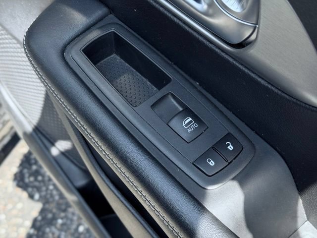 Used 2020 Chrysler Pacifica Touring-L w/ Advanced Safetytec Group AWD/4WD image 18