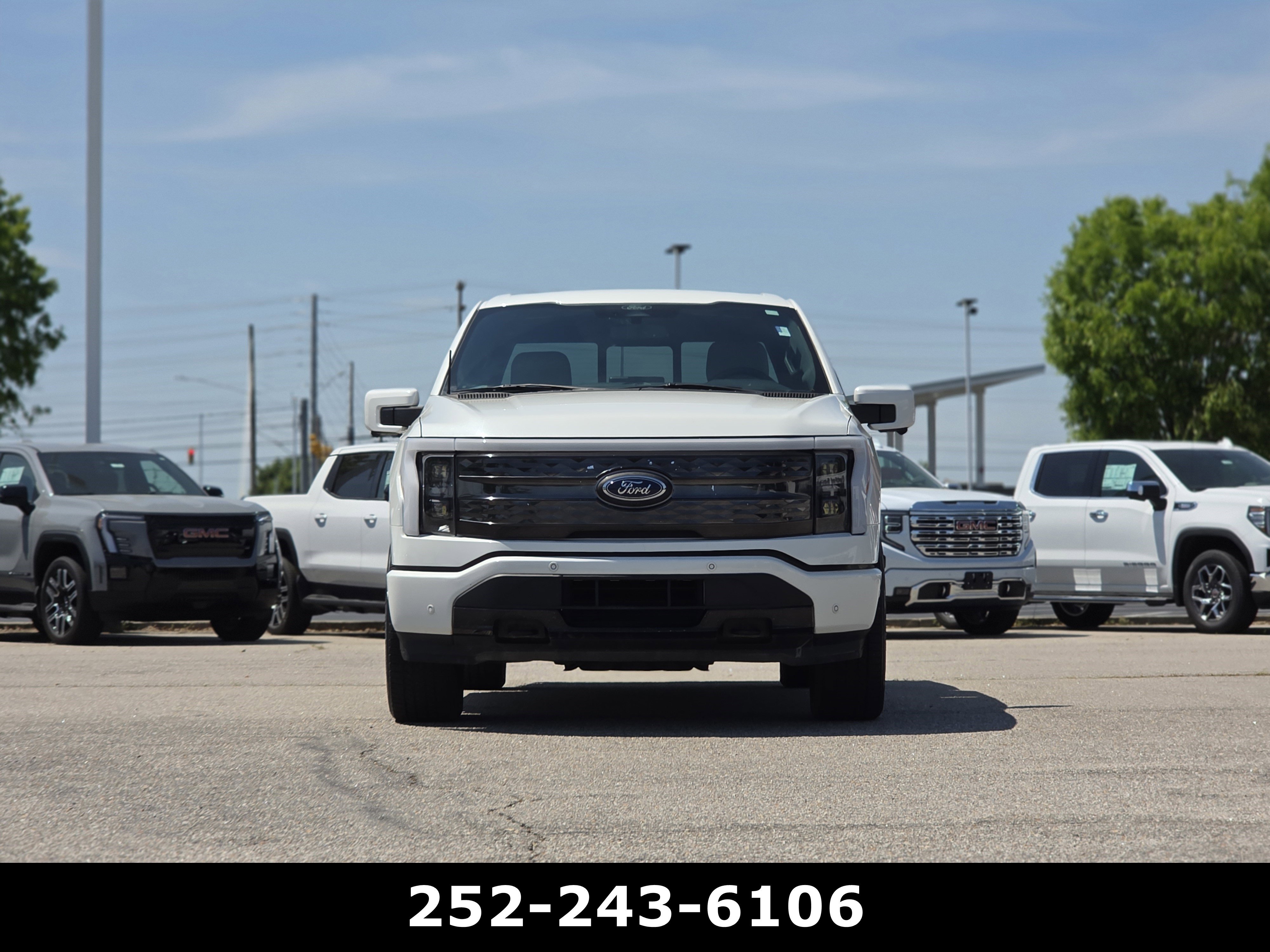 Used 2022 Ford F150 Lightning Platinum AWD/4WD image 2