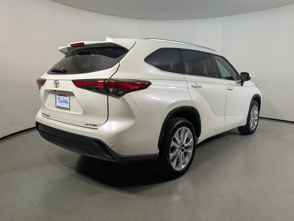 Used 2021 Toyota Highlander Limited FWD image 8