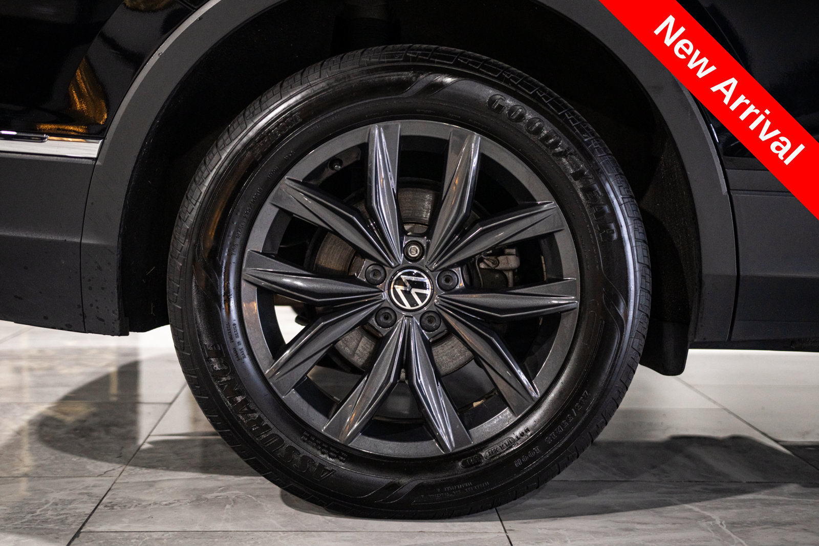 Used 2024 Volkswagen Tiguan SE AWD/4WD image 31