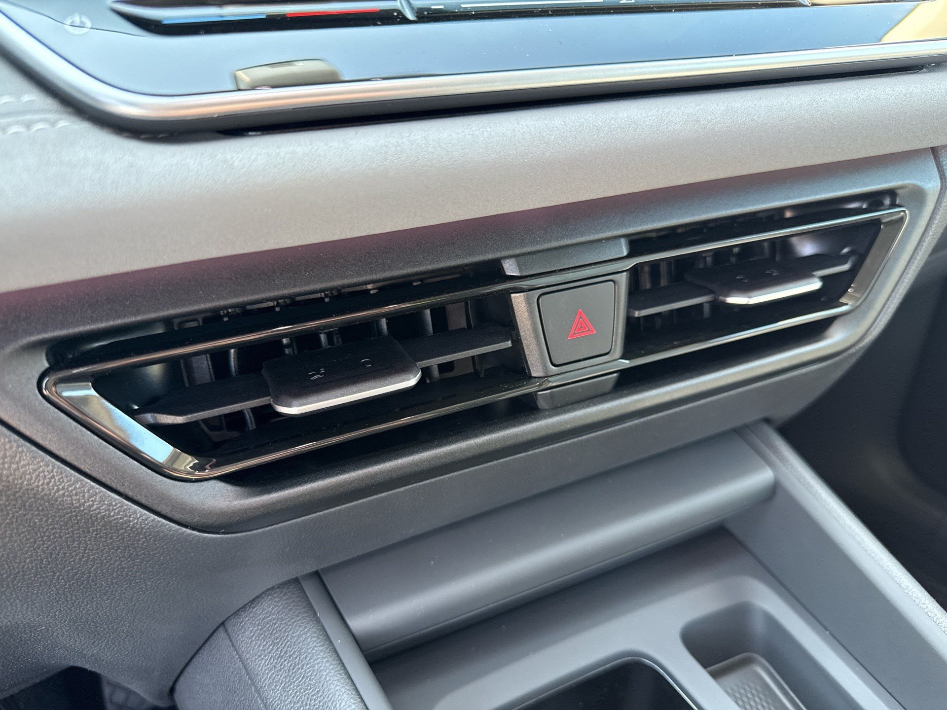New 2026 Volkswagen Tiguan SE FWD image 17