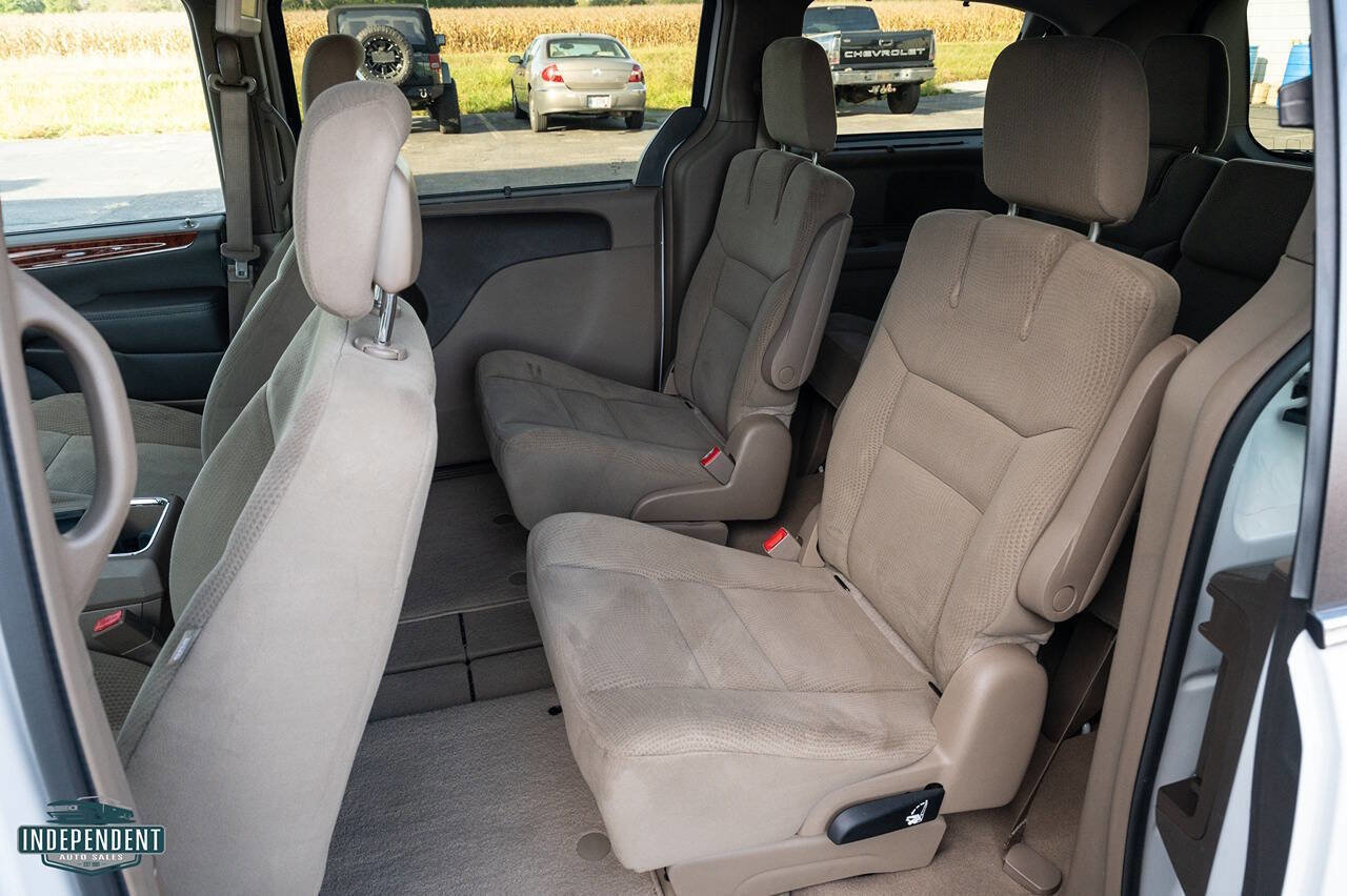 Used 2014 Chrysler Town & Country Touring image 15
