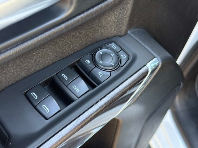 Used 2020 Chevrolet Silverado 1500 LTZ w/ LTZ Convenience Package AWD/4WD image 18
