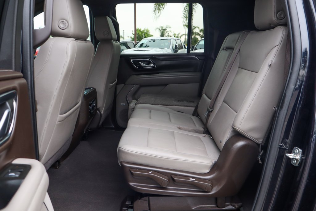 Used 2022 Chevrolet Suburban Z71 w/ Luxury Package AWD/4WD image 38