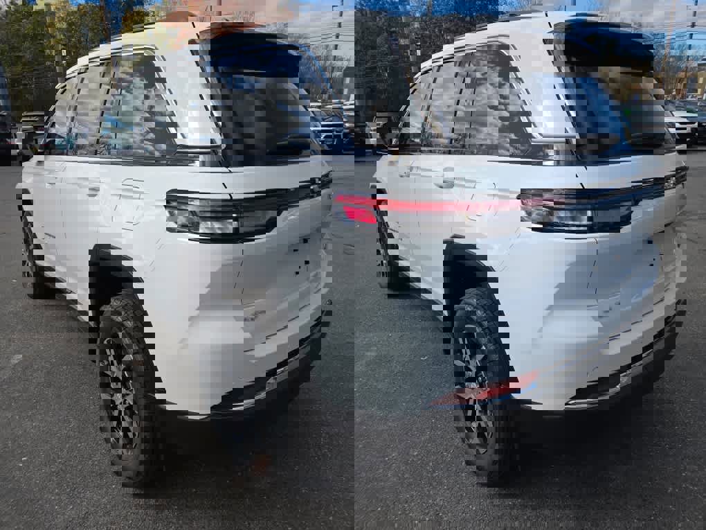 New 2025 Jeep Grand Cherokee Limited w/ MOPAR Finishing Package image 8