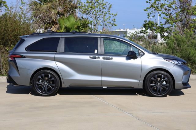 New 2026 Toyota Sienna XSE image 4