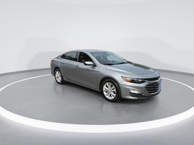 Used 2025 Chevrolet Malibu LT FWD image 2