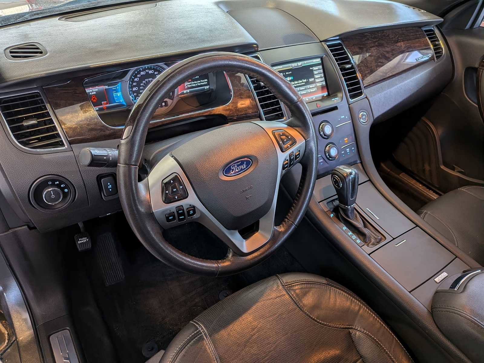 Used 2015 Ford Taurus Limited FWD image 14