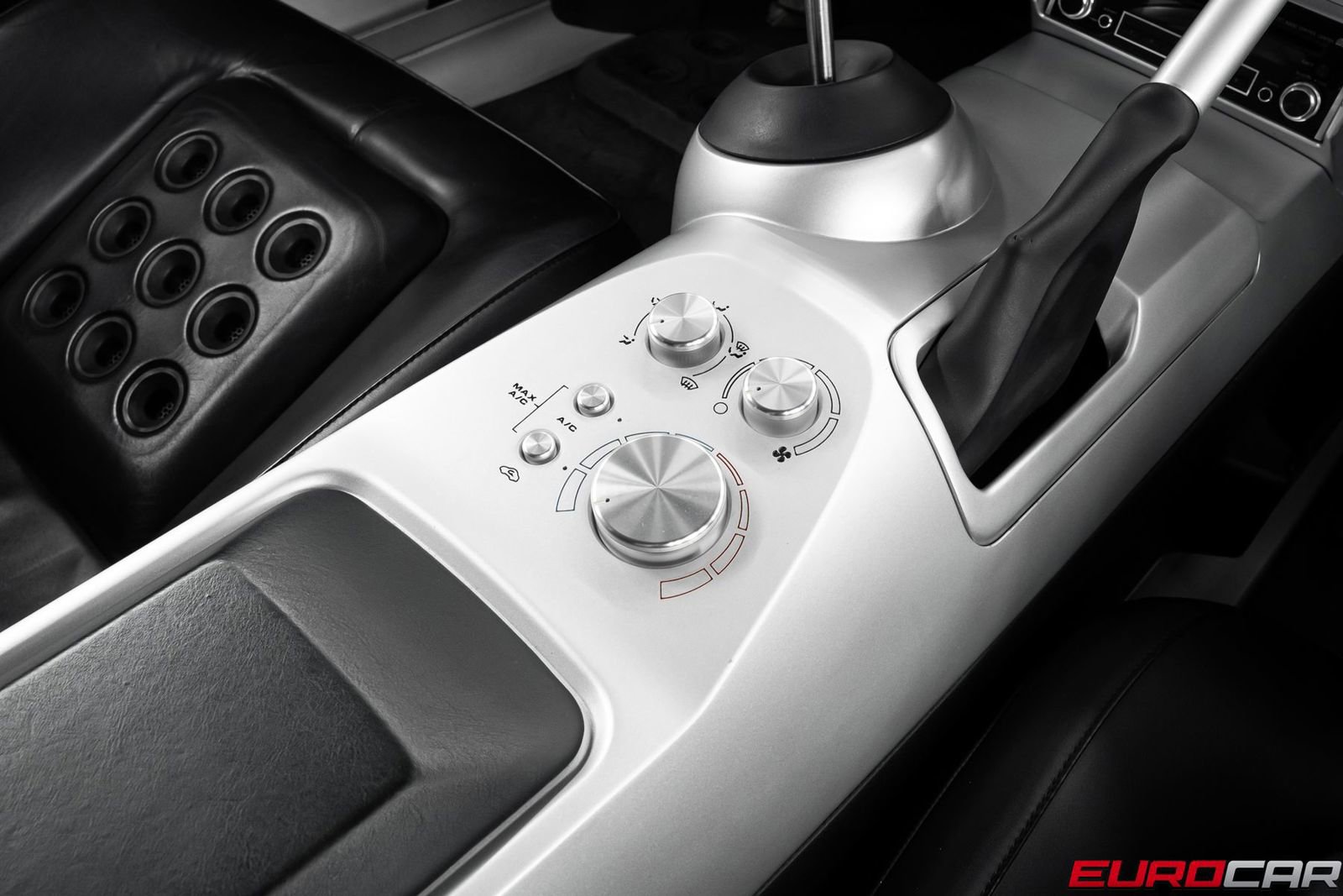 Used 2005 Ford GT RWD image 34