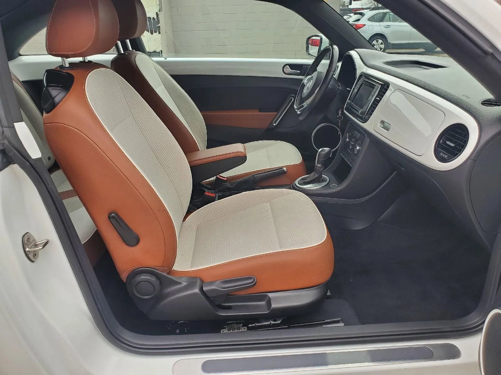 Used 2016 Volkswagen Beetle 1.8T Classic image 12