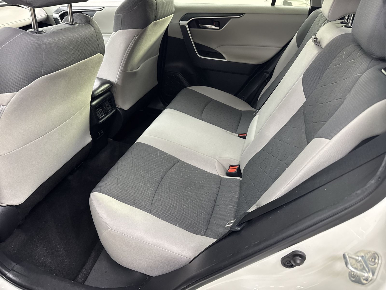 Used 2021 Toyota RAV4 XLE AWD/4WD image 36