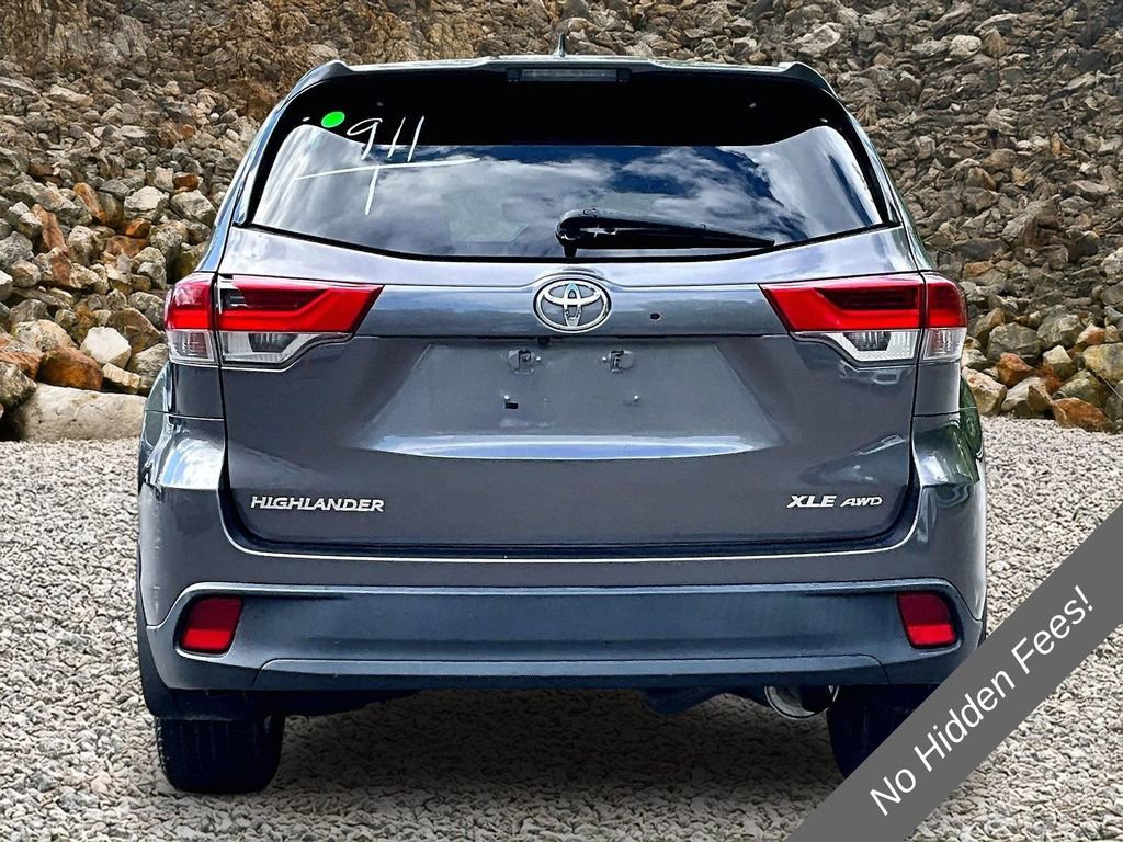Used 2019 Toyota Highlander XLE AWD/4WD image 4