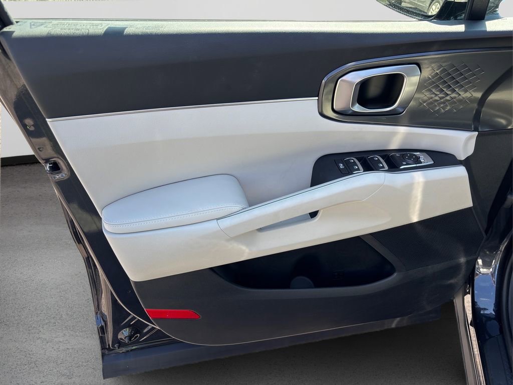 Certified 2025 Kia Sorento S image 21