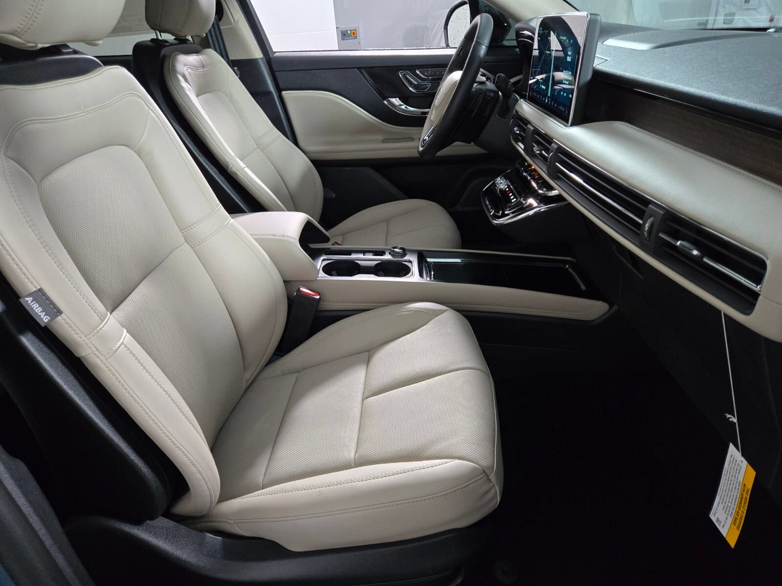 New 2026 Lincoln Corsair Reserve w/ Jet Appearance Package FWD image 17