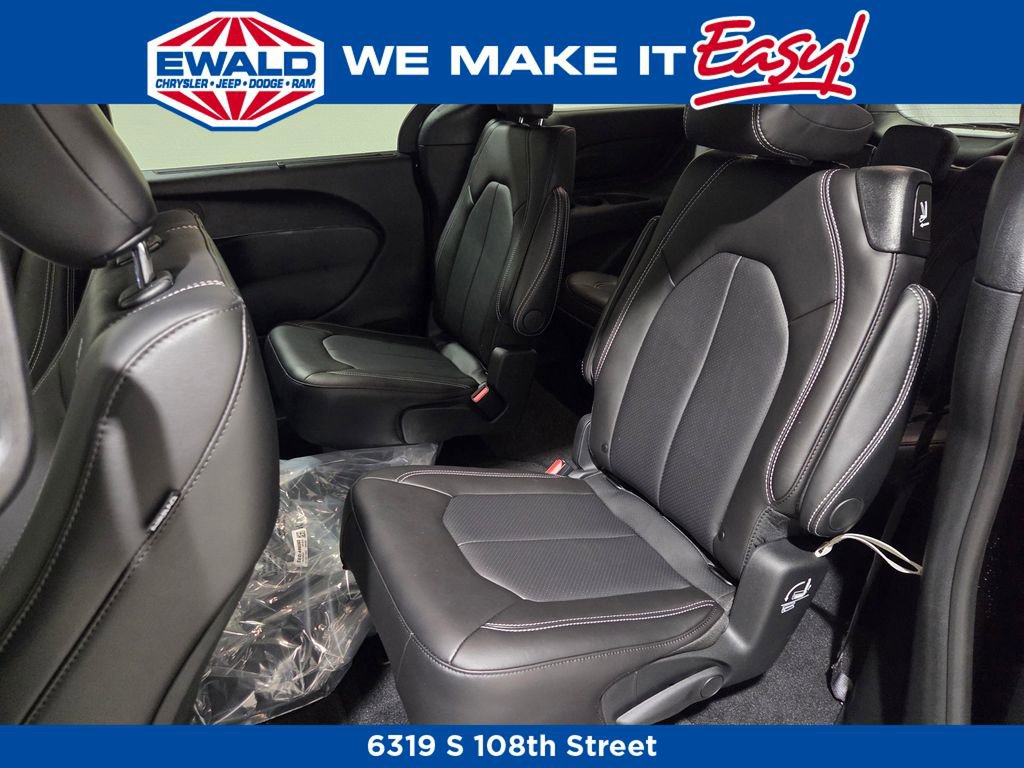 New 2026 Chrysler Pacifica Select w/ S Appearance Package AWD/4WD image 10