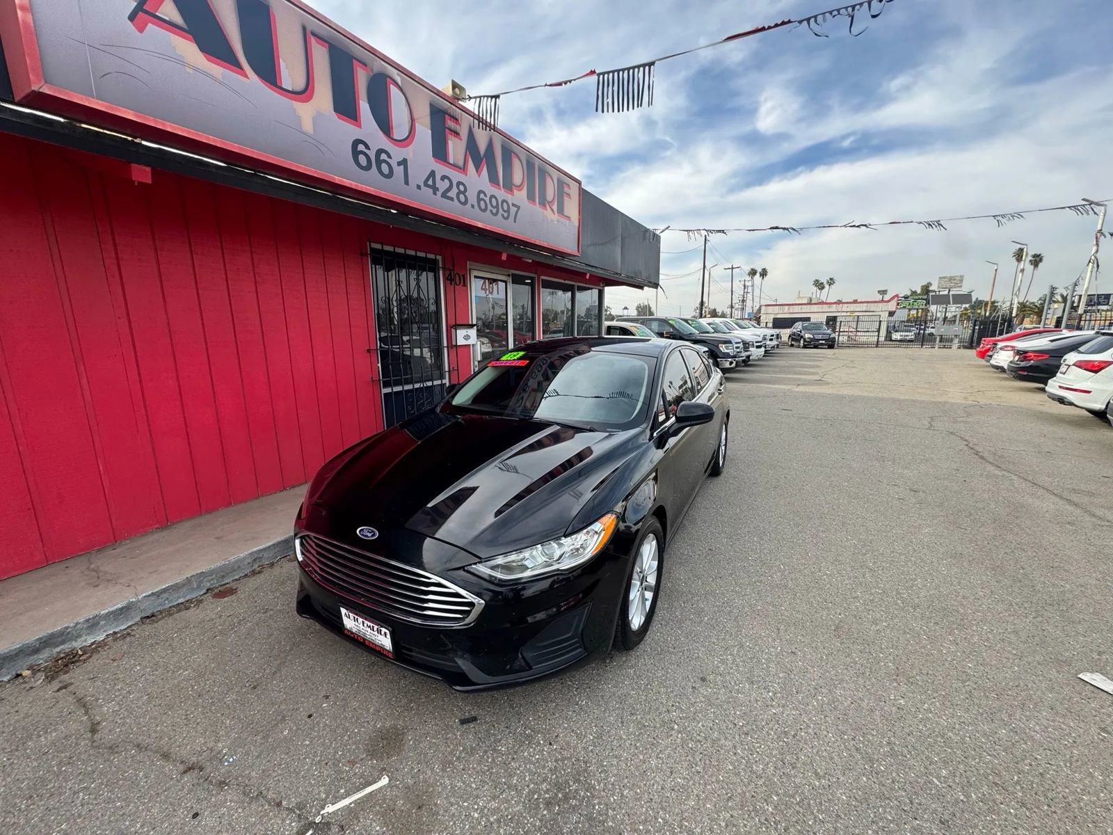 Used 2019 Ford Fusion SE image 2