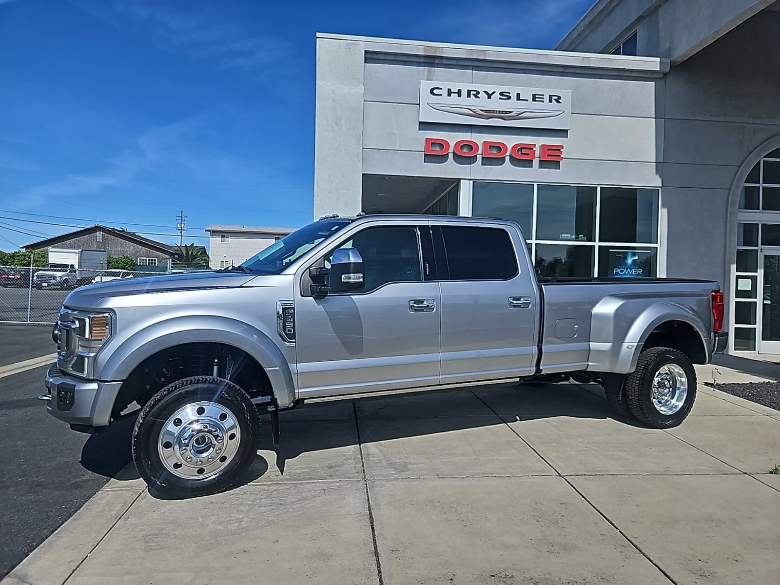 Used 2022 Ford F450 Platinum w/ FX4 Off-Road Package AWD/4WD image 2