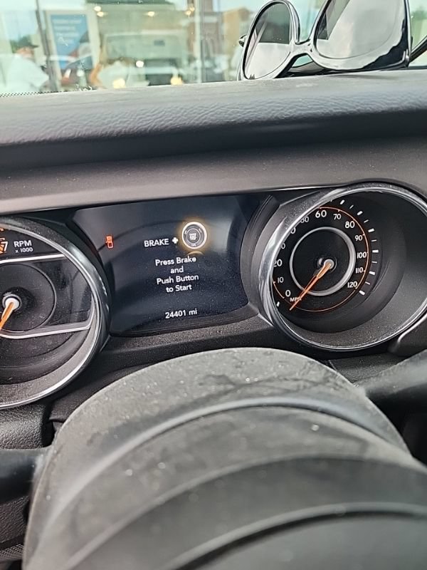 Used 2022 Jeep Gladiator Sport AWD/4WD image 13