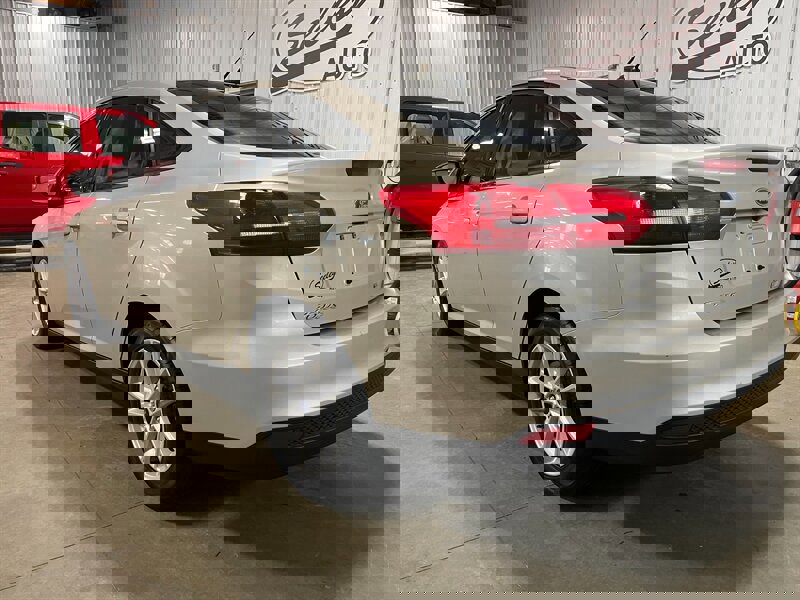 Used 2018 Ford Focus SE image 2