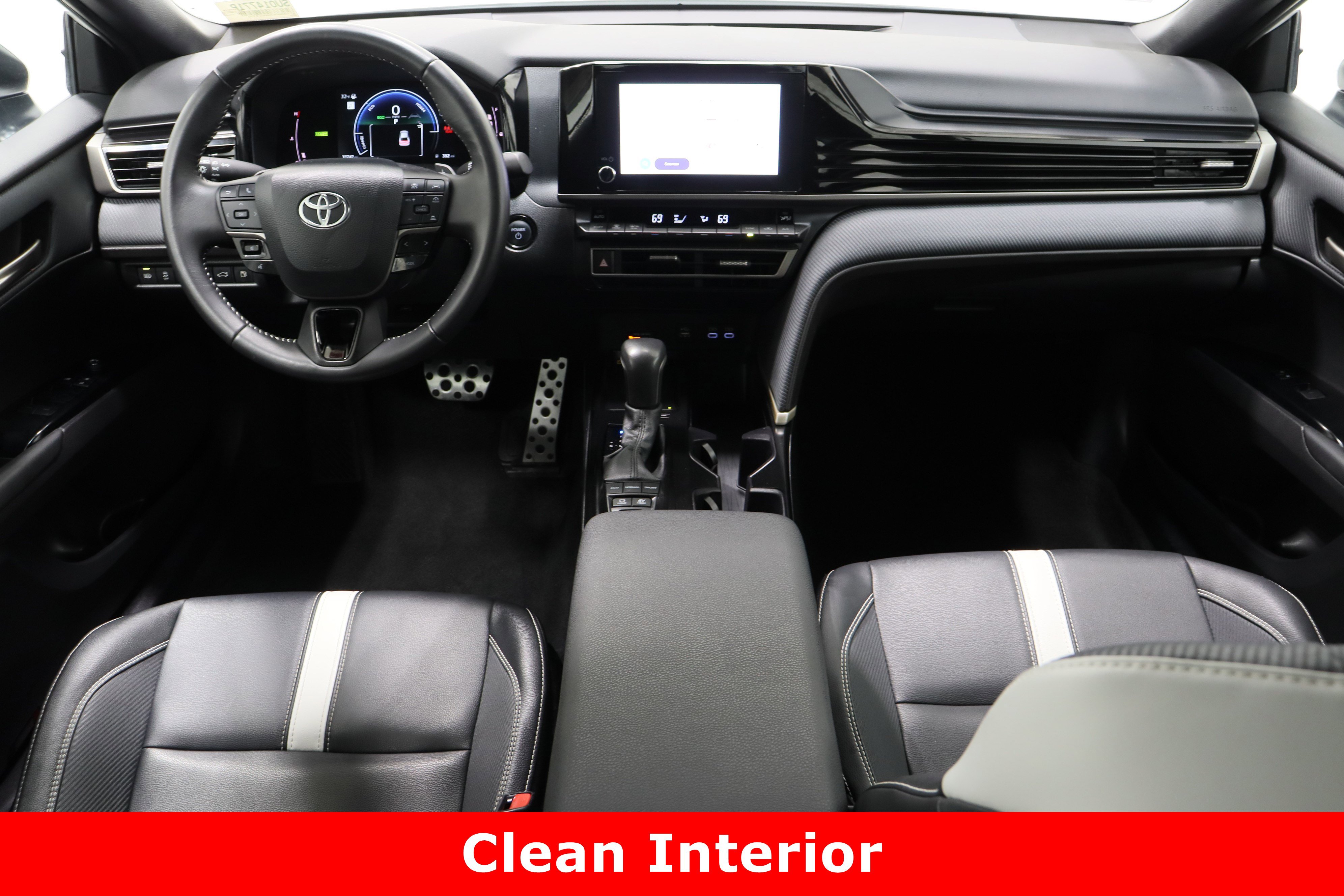 Used 2025 Toyota Camry SE image 30