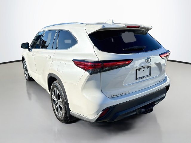 Used 2021 Toyota Highlander XLE AWD/4WD image 5